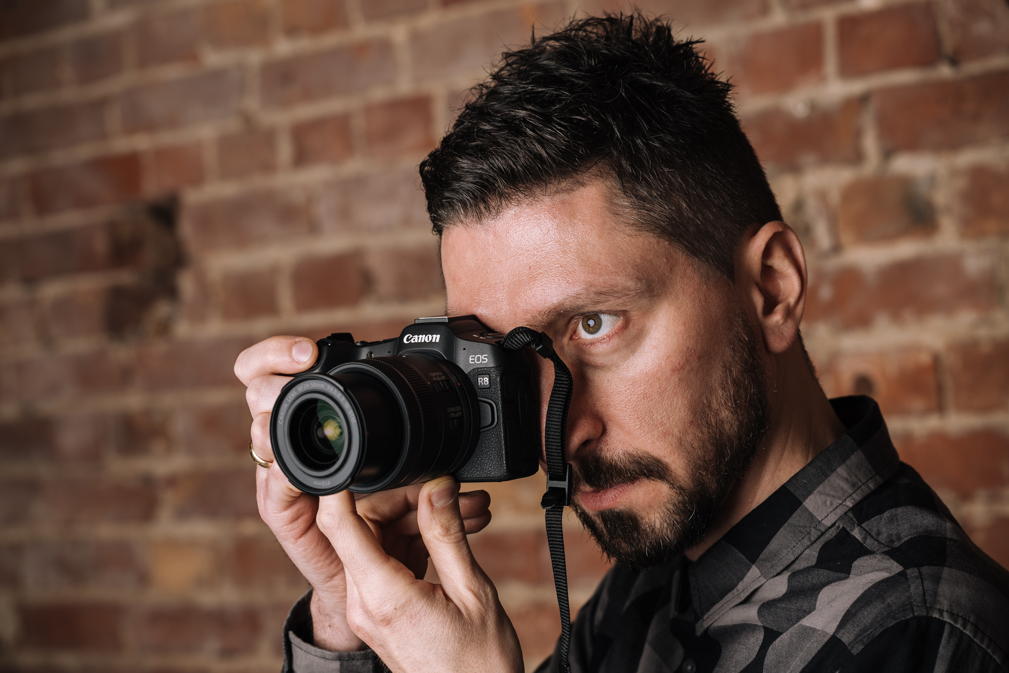 eos r8